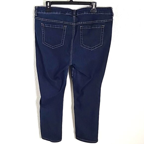 Torrid Straight Ankle Bluejeans, Size 18R - Picture 5 of 11